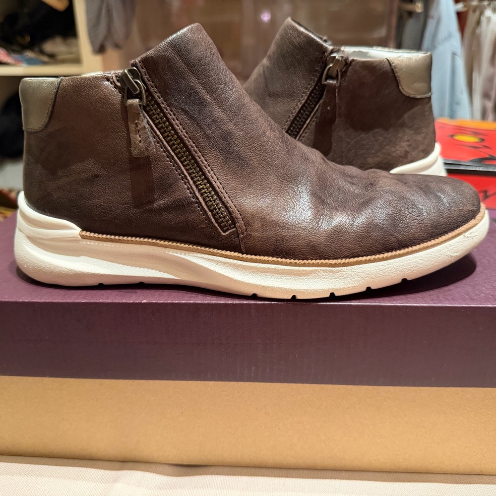 Johnston & Murphy Brown Leather Ankle Boots